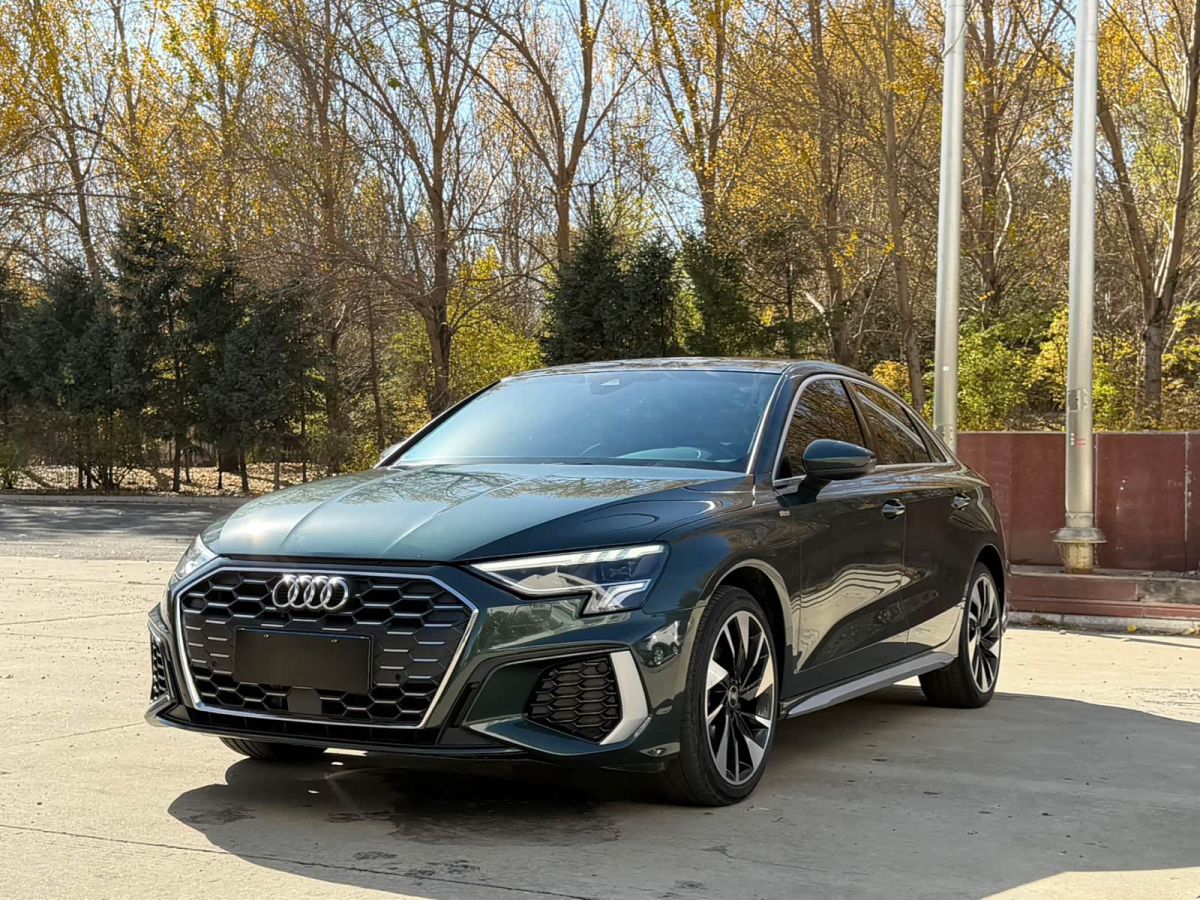 Audi A3, 2022 г., зелёный, 35 000 км Audi A3, 2022 г., зелёный, 35 000 км