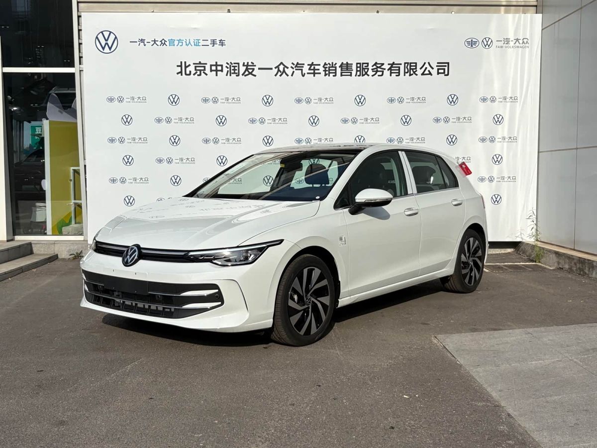 Volkswagen Golf, 2026 г., белый, 100 км Volkswagen Golf 2026 300TSI Pro