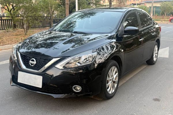 Toyota 威驰FS, 2023 г., белый, 38 500 км Nissan Sylphy, 2021 г., чёрный, 39 000 км