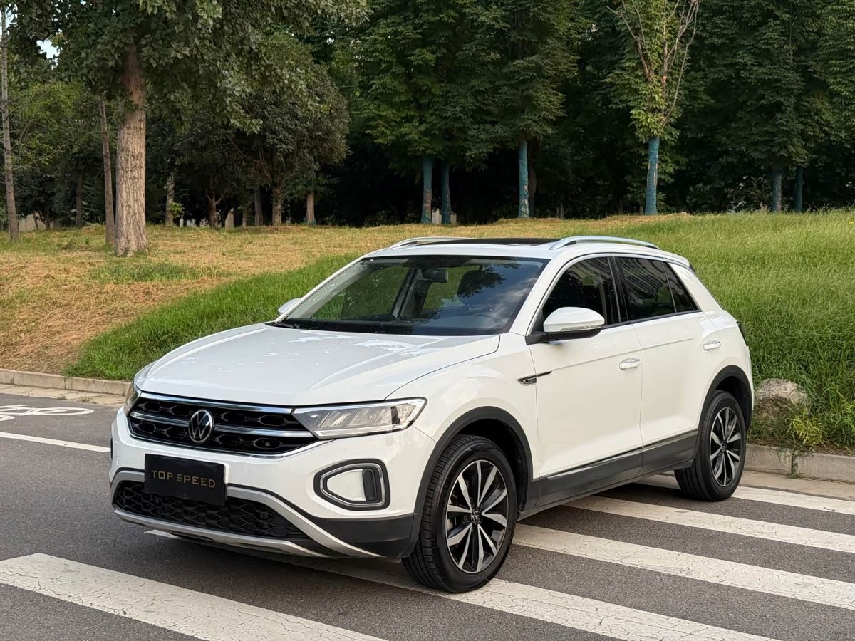 Volkswagen T-Roc, 2024 г., белый, 58 000 км Volkswagen T-Roc 2024 280TSI DSG одна ведущая ось Шигуан версия
