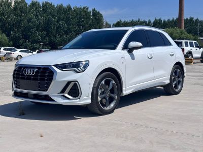 Audi Q3, 2022 г., белый, 24 000 км Audi 奥迪Q3, 2022 г., белый, 28 000 км