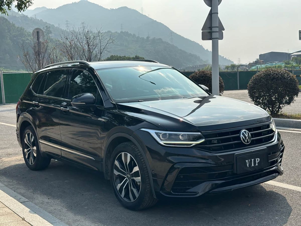 Volkswagen Tiguan L 2022 330TSI автомат одна ведущая ось R-Line комплектация «Юэсян»