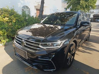 Volkswagen Tiguan L, 2024 г., чёрный, 46 100 км Volkswagen Tiguan L 2024 330TSI автомат одна ведущая ось R-Line комплектация «Юэсян»