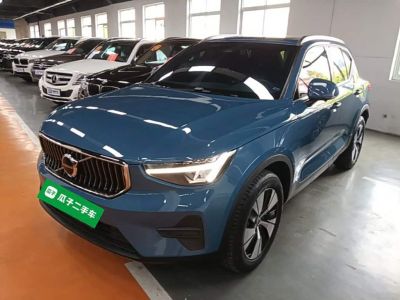 Volvo 沃尔沃XC40, 2021 г., белый, 74 300 км Volvo 沃尔沃XC40, 2022 г., синий, 43 600 км