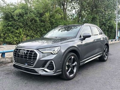 Audi Q3, 2021 г., серебристый / серый, 34 000 км Audi 奥迪Q3, 2021 г., серебристый / серый, 68 000 км