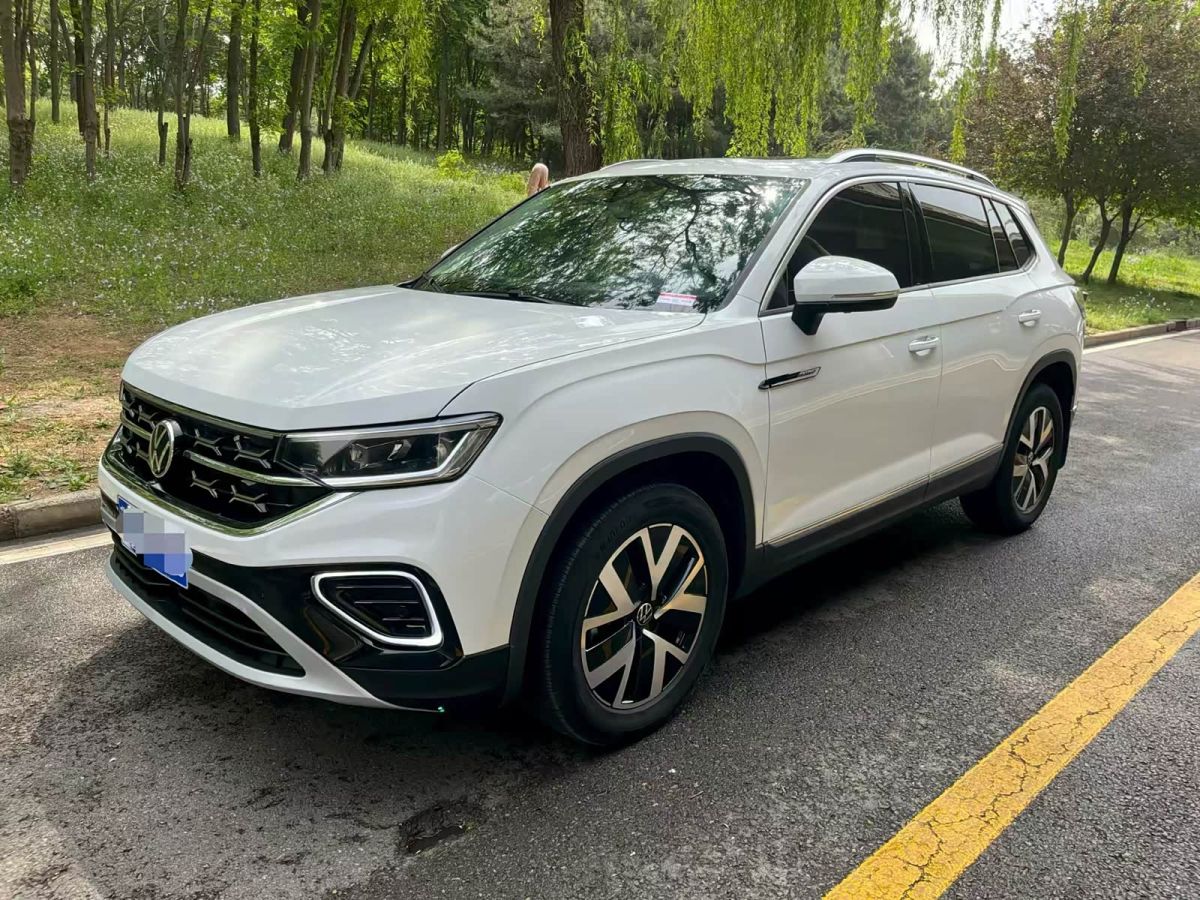 Volkswagen Tayron, 2023 г., белый, 20 000 км Volkswagen Tayron 2023 330TSI одна ведущая ось комплектация «Люкс Plus», исполнение «Цзиньцзе»