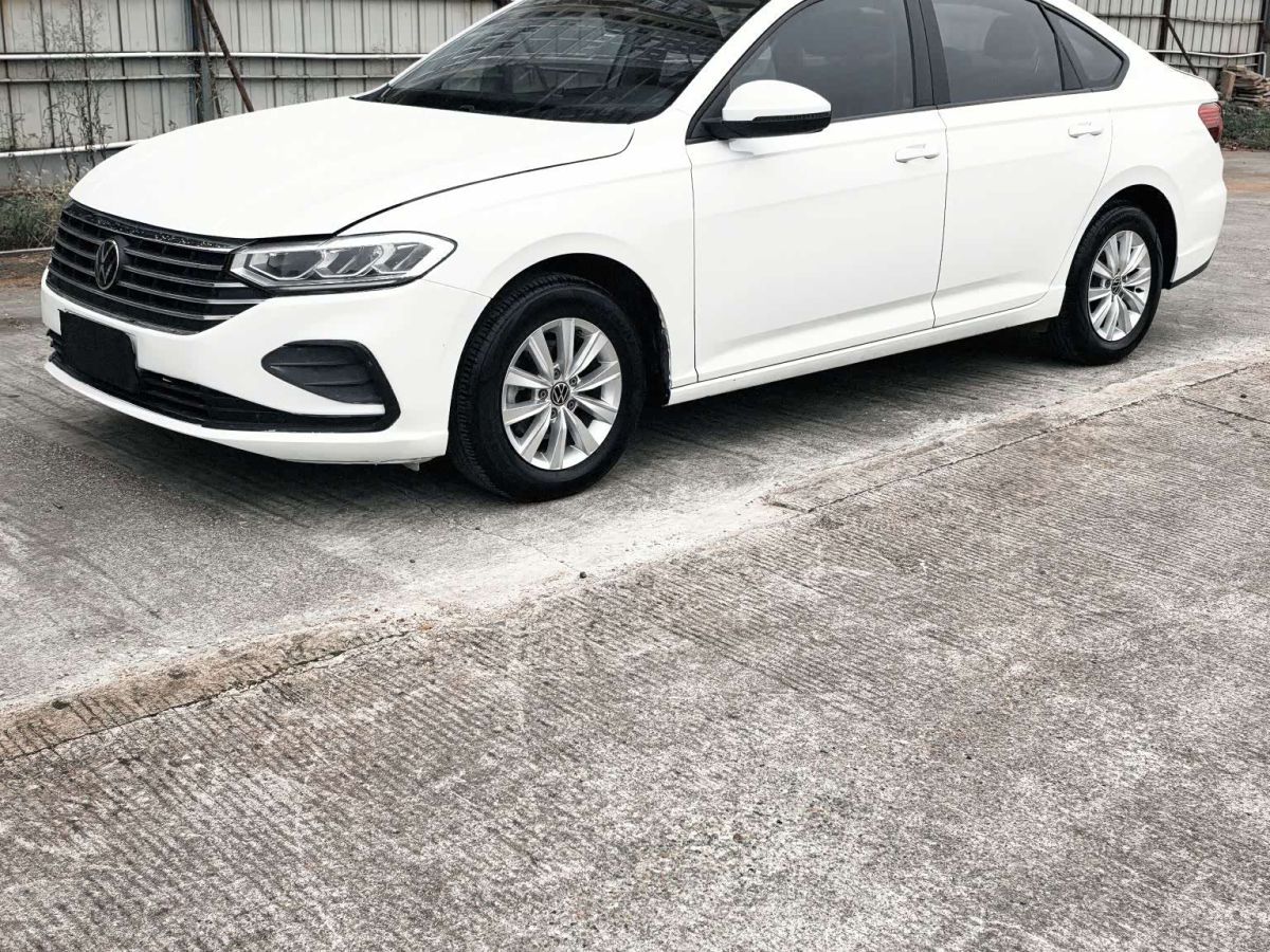 Volkswagen Lavida, 2022 г., белый, 65 000 км Volkswagen Lavida 2023 1.5L автомат пять миллионов версия
