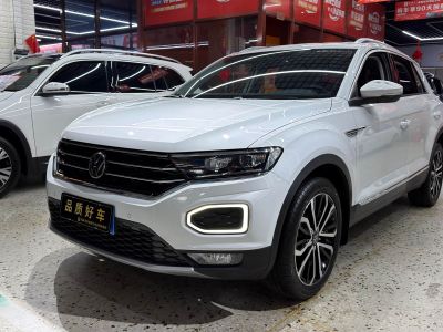 Volkswagen T-Roc, 2023 г., белый, 30 000 км Volkswagen T-Roc 2022 280TSI DSG одна ведущая ось Комфорт PLUS