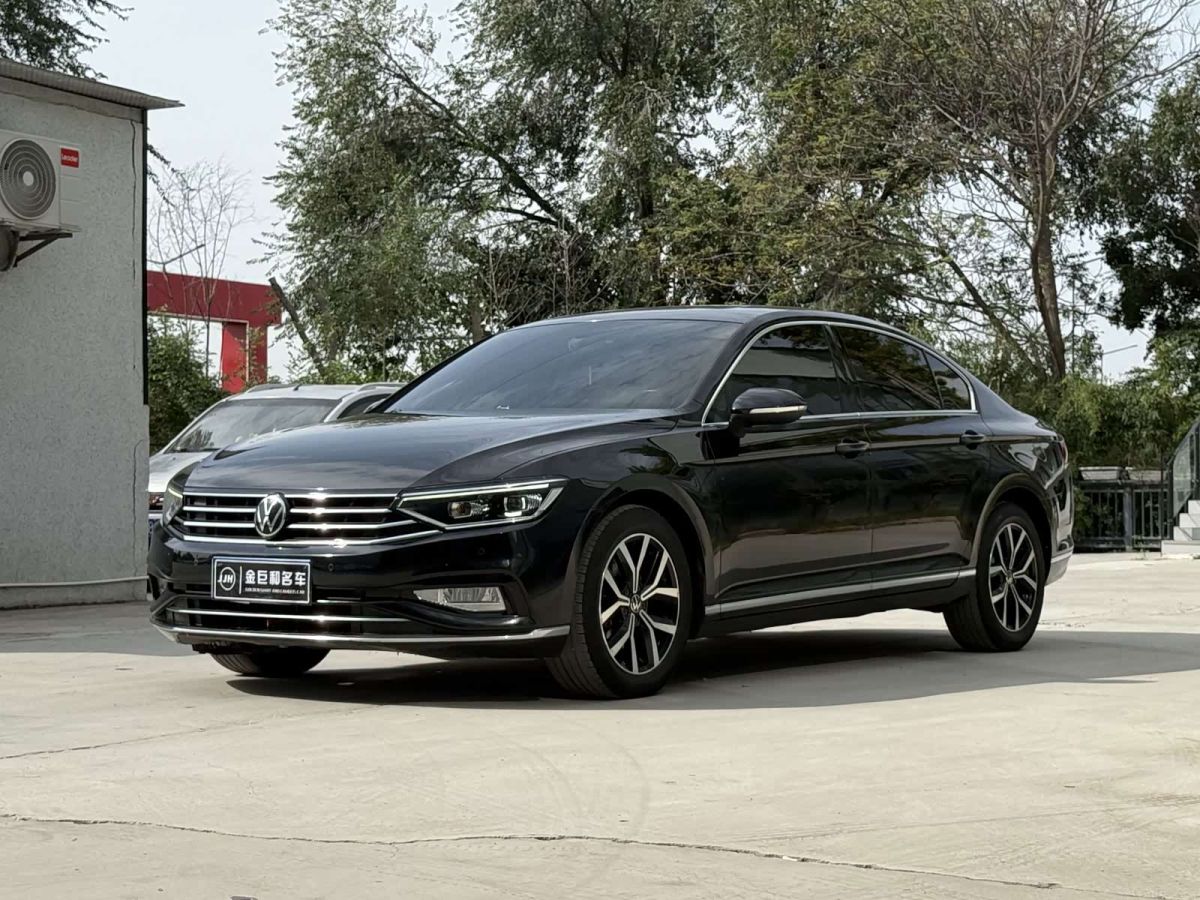 Volkswagen Magotan, 2021 г., чёрный, 76 000 км Volkswagen Magotan 2020 330TSI DSG комплектация «Лидер»