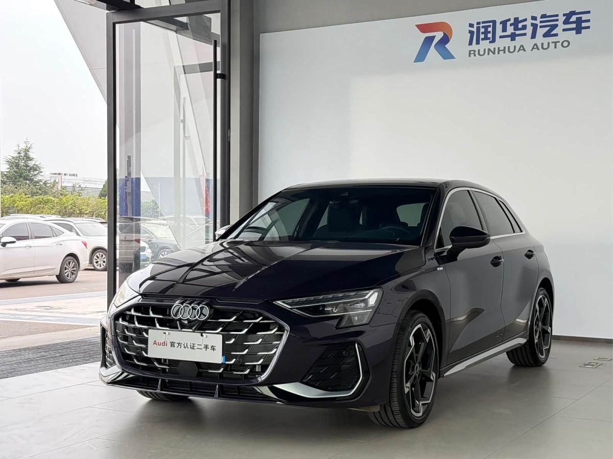 Audi A3, 2026 г., красный / фиолетовый, 1 700 км Audi A3, 2026 г., красный / фиолетовый, 1 700 км