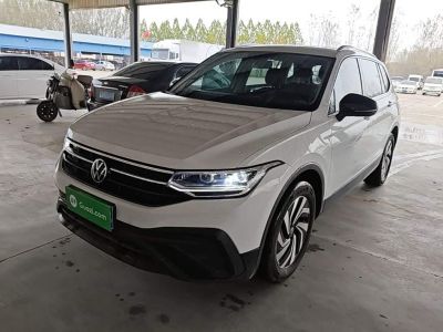 Volkswagen Tiguan L, 2024 г., белый, 28 900 км Volkswagen Tiguan L 2024 исполнение «Чучжун» 300TSI автомат одна ведущая ось комплектация «Лунтэн»