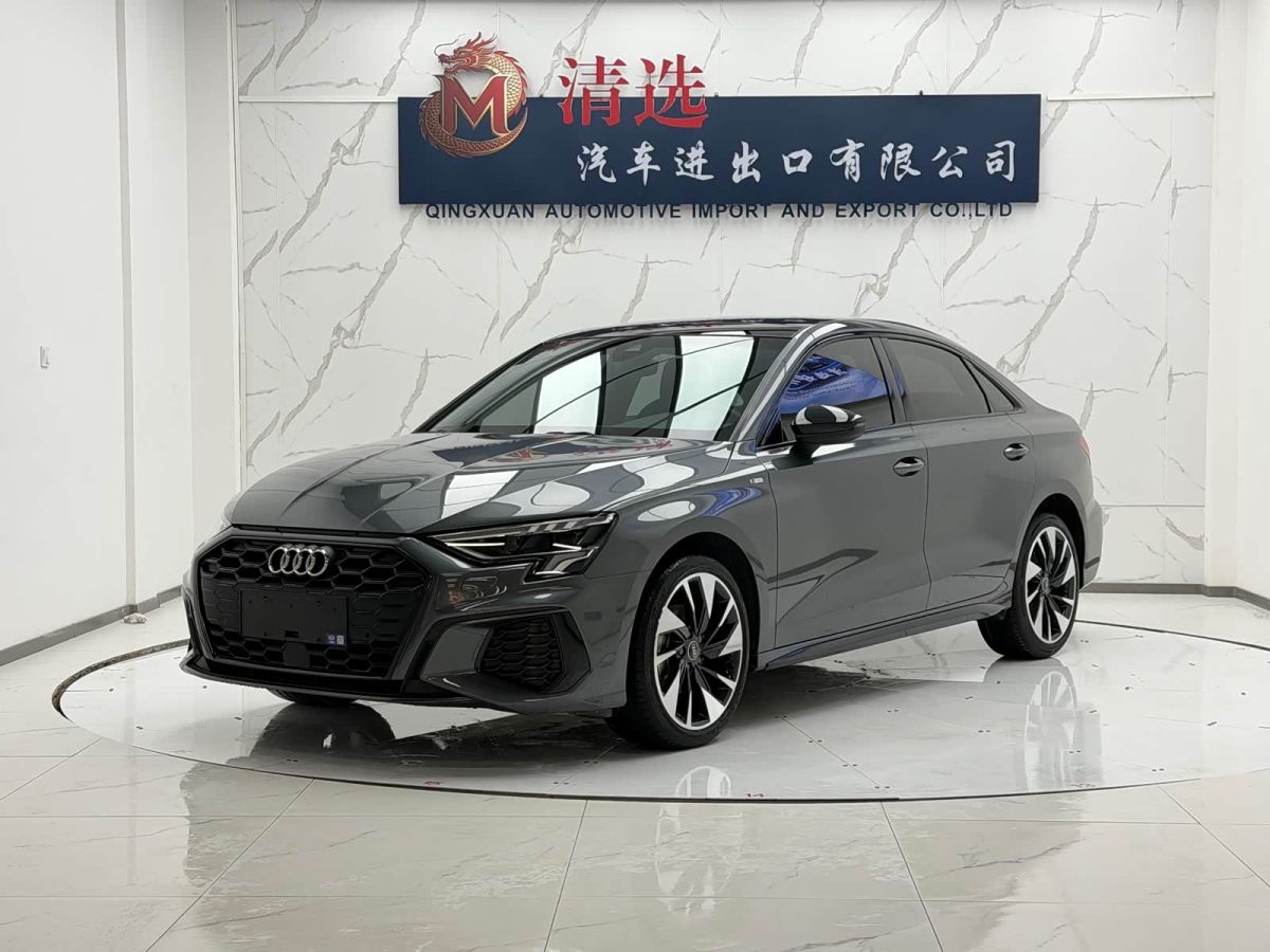 Audi A3, 2022 г., серебристый / серый, 32 000 км Audi A3, 2022 г., серебристый / серый, 32 000 км