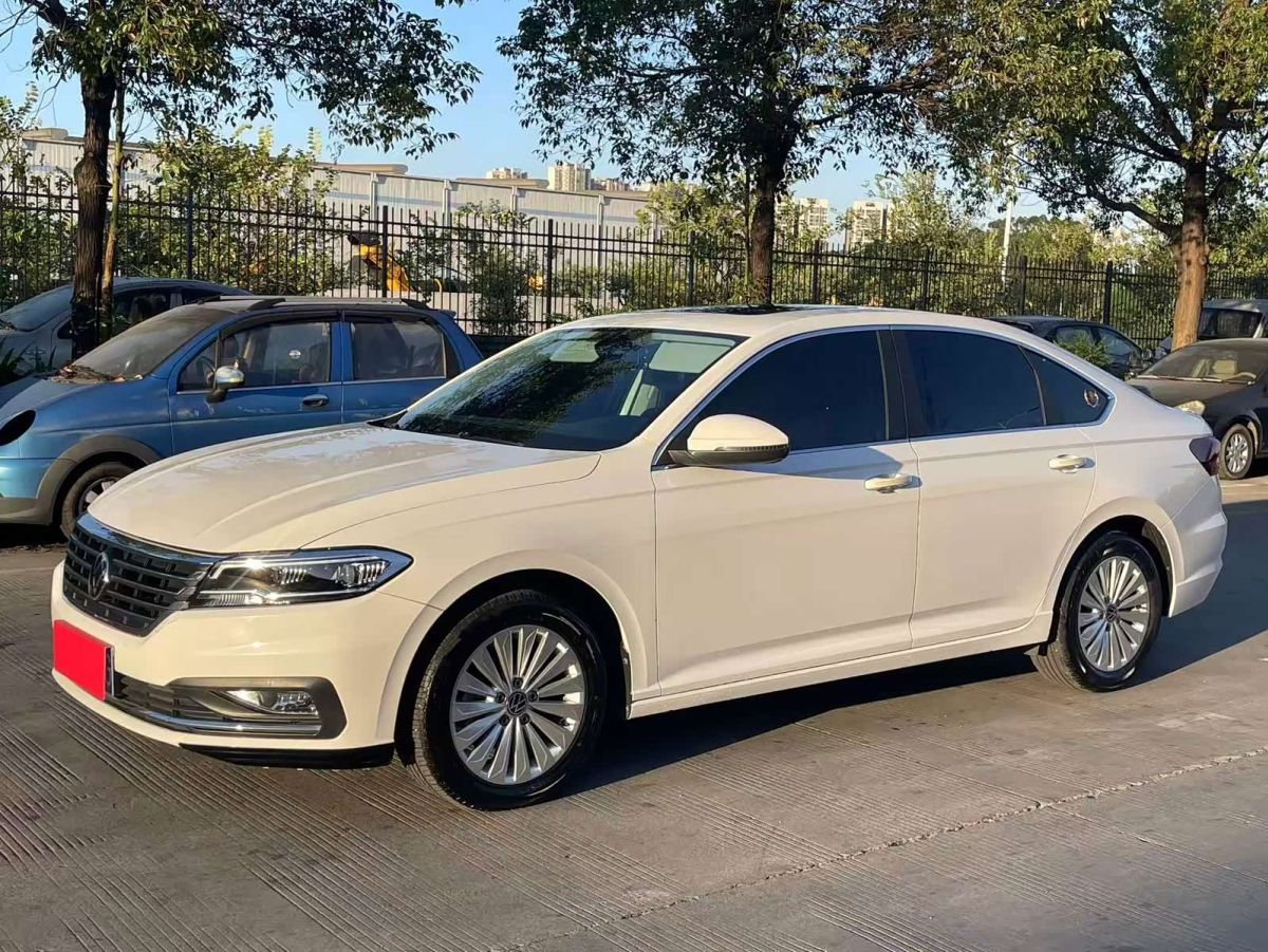 Volkswagen Lavida, 2022 г., белый, 58 000 км Volkswagen Lavida 2021 1.5L Автомат Комфорт