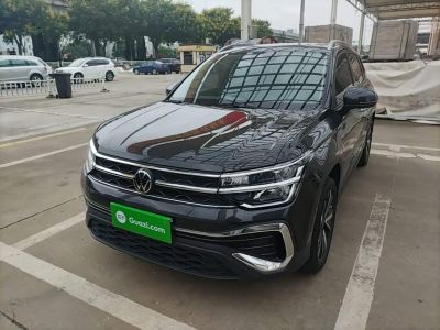 Volkswagen Tharu 2023 300TSI одна ведущая ось 皎月版