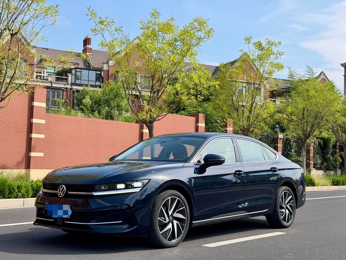 Volkswagen Magotan, 2024 г., синий, 12 000 км Volkswagen Magotan 2024 380TSI DSG комплектация «Суприм»