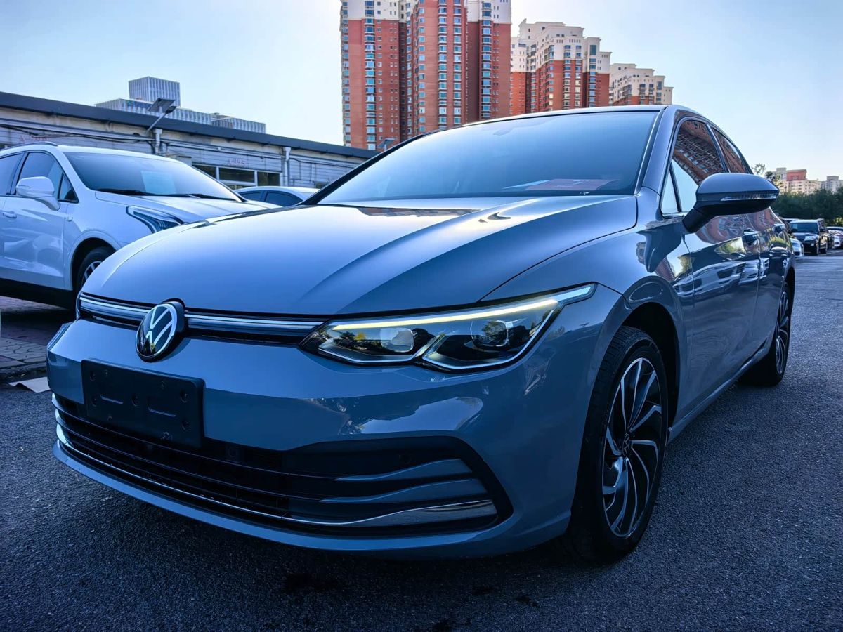 Volkswagen Golf, 2024 г., серебристый / серый, 22 000 км Volkswagen Golf 2023 обновлённая версия 280TSI DSG Pro
