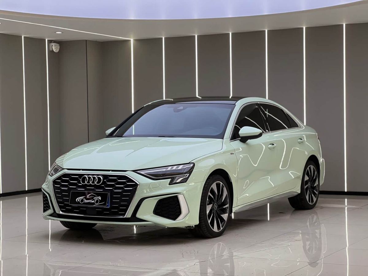 Audi A3, 2023 г., зелёный, 19 000 км