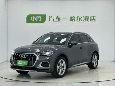 Audi Q3, 2023 г., серебристый / серый, 13 800 км Audi 奥迪Q3, 2023 г., серебристый / серый, 13 800 км