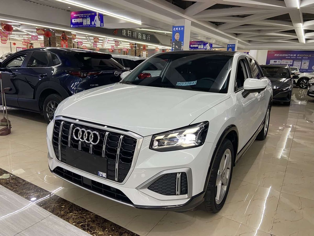 Audi 奥迪Q2L, 2023 г., белый, 29 000 км