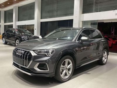 Audi Q3, 2023 г., серебристый / серый, 36 000 км Audi 奥迪Q3, 2023 г., серебристый / серый, 44 000 км