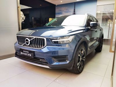 Volvo 沃尔沃XC40, 2021 г., белый, 74 300 км Volvo 沃尔沃XC40, 2021 г., синий, 29 000 км