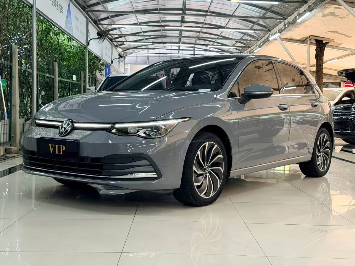 Volkswagen Golf, 2024 г., серебристый / серый, 13 000 км Volkswagen Golf 2023 обновлённая версия 280TSI DSG Pro