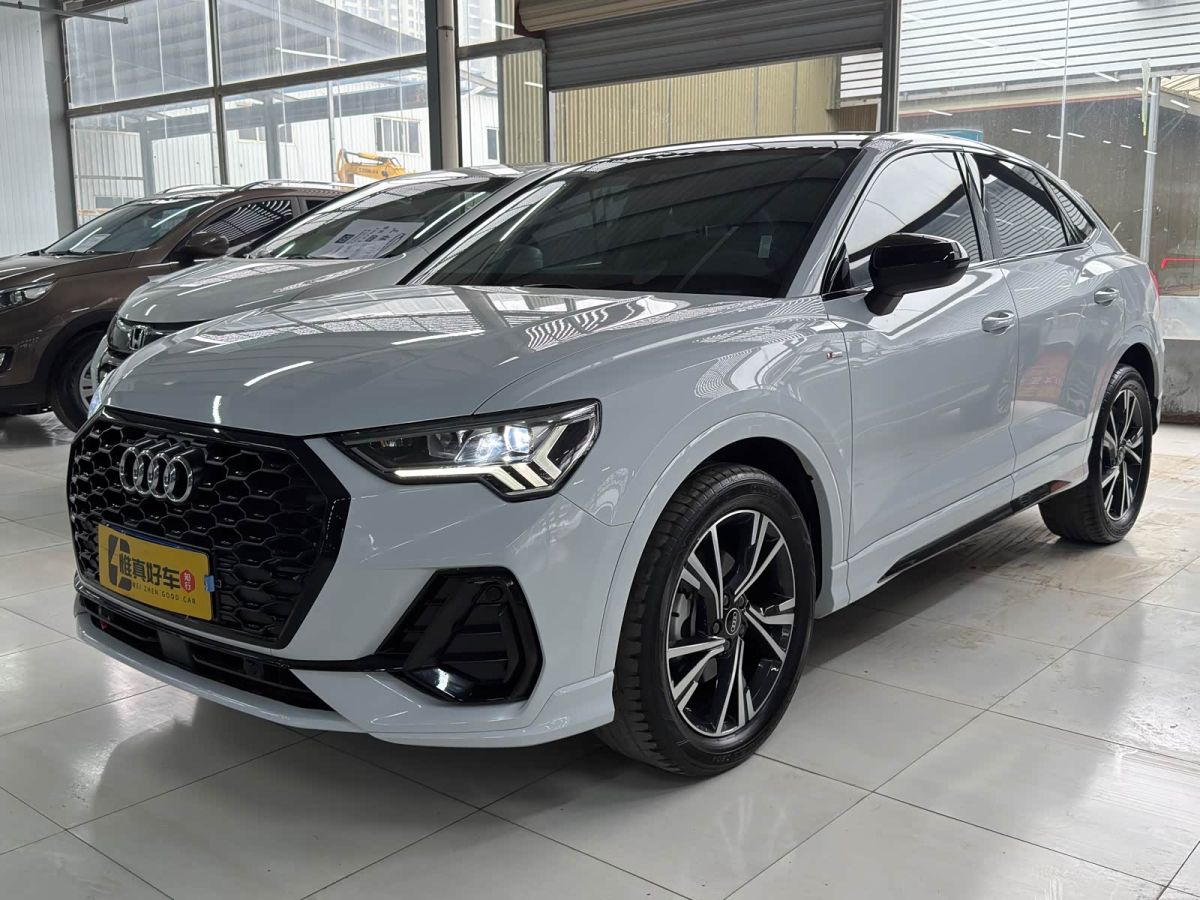 Audi Q3 Sportback, 2022 г., белый, 50 000 км Audi 奥迪Q3 Sportback, 2022 г., белый, 50 000 км