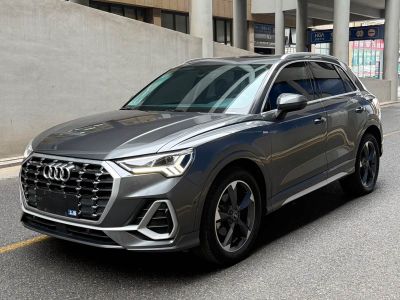 Audi Q3, 2022 г., серебристый / серый, 43 600 км Audi 奥迪Q3, 2022 г., серебристый / серый, 45 000 км