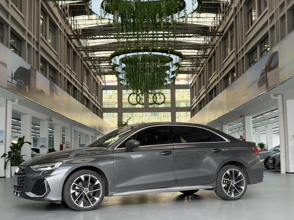 Audi A3, 2025 г., серебристый / серый, 21 700 км Audi A3, 2025 г., серебристый / серый, 21 700 км