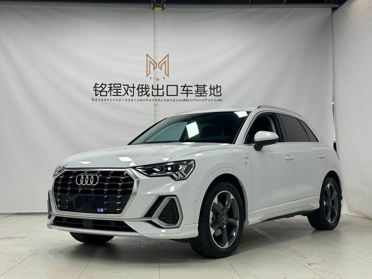 Audi Q3, 2022 г., белый, 9 000 км Audi 奥迪Q3, 2022 г., белый, 9 000 км