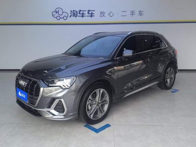 Audi Q3, 2022 г., серебристый / серый, 43 600 км Audi 奥迪Q3, 2022 г., серебристый / серый, 46 800 км