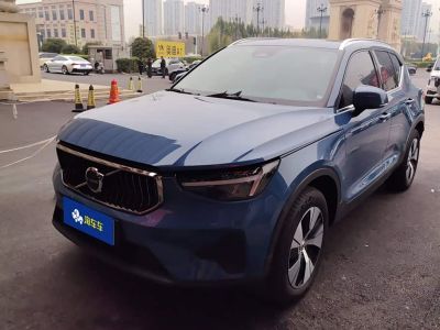 Volvo 沃尔沃XC40, 2023 г., белый, 23 000 км Volvo 沃尔沃XC40, 2023 г., синий, 34 300 км