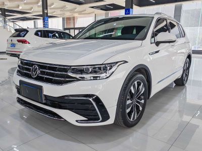 Volkswagen Tiguan L, 2022 г., белый, 28 600 км Volkswagen Tiguan L 2022 330TSI автомат одна ведущая ось R-Line комплектация «Юэсян»