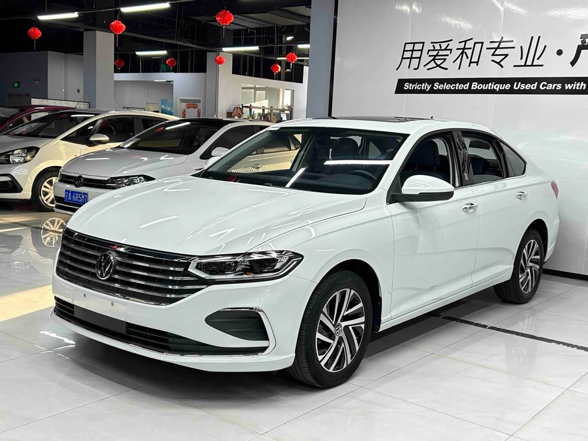 Volkswagen Lavida, 2023 г., белый, 40 000 км Volkswagen Lavida 2023 1.5L автомат пять миллионов версия