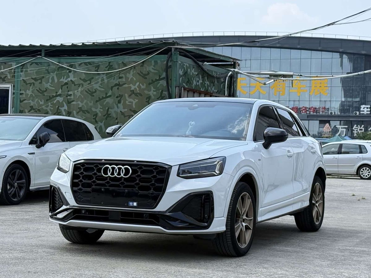 Audi Q2L, 2023 г., белый, 35 000 км Audi 奥迪Q2L, 2023 г., белый, 35 000 км