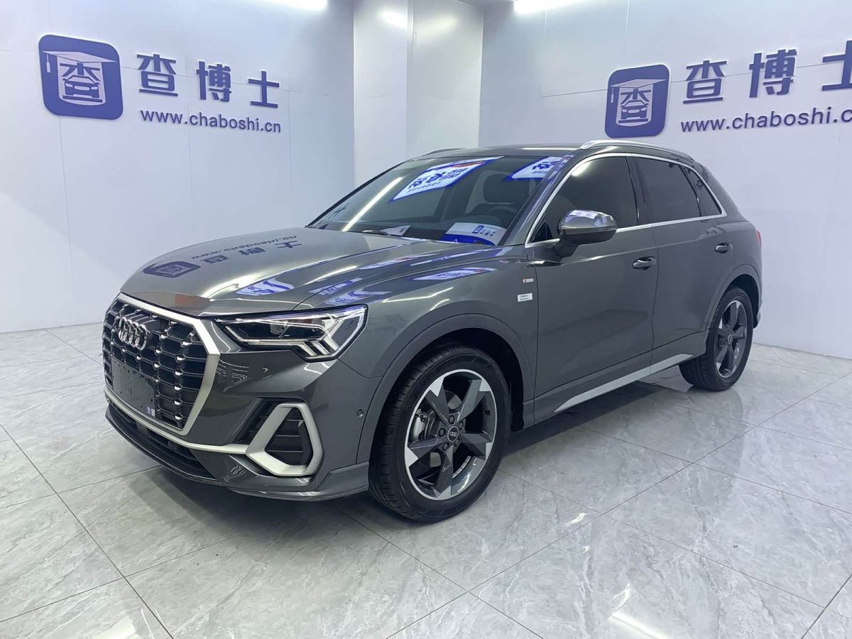 Audi 奥迪Q3, 2023 г., серебристый / серый, 15 000 км