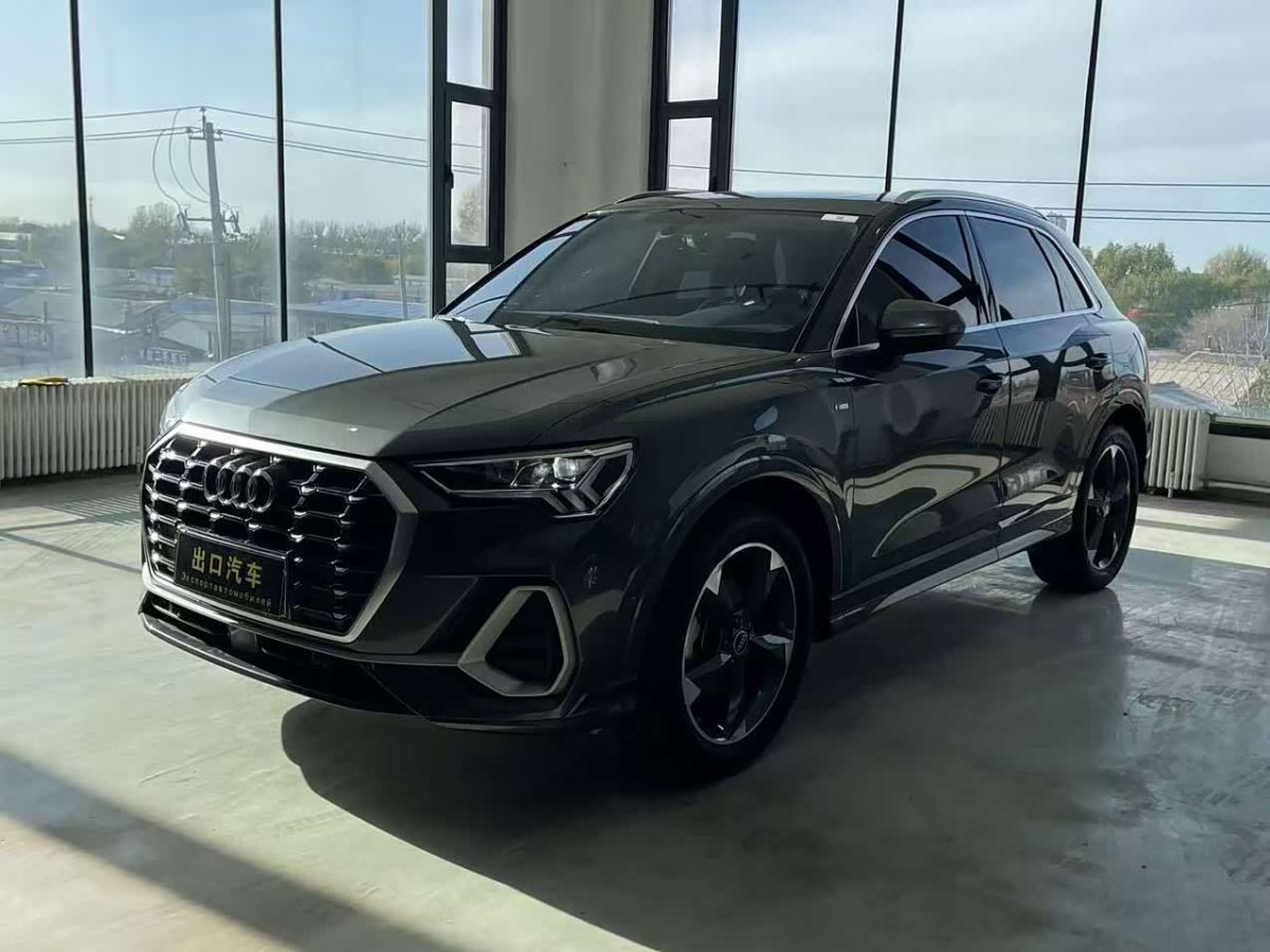 Audi 奥迪Q3, 2022 г., серебристый / серый, 43 600 км