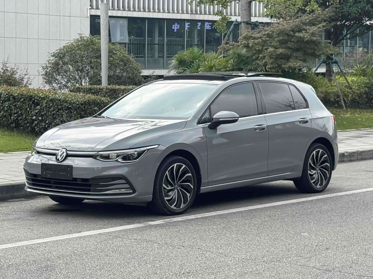 Volkswagen Golf, 2023 г., серебристый / серый, 56 000 км Volkswagen Golf 2023 280TSI DSG Pro