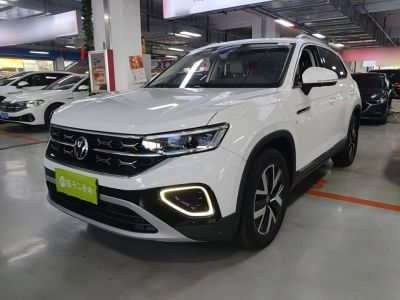 Volkswagen Tayron, 2023 г., белый, 31 400 км Volkswagen Tayron 2023 330TSI одна ведущая ось комплектация «Люкс Plus», исполнение «Цзиньцзе»