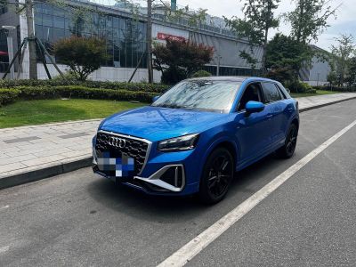 Audi Q2L, 2022 г., серебристый / серый, 65 000 км Audi 奥迪Q2L, 2022 г., синий, 25 000 км