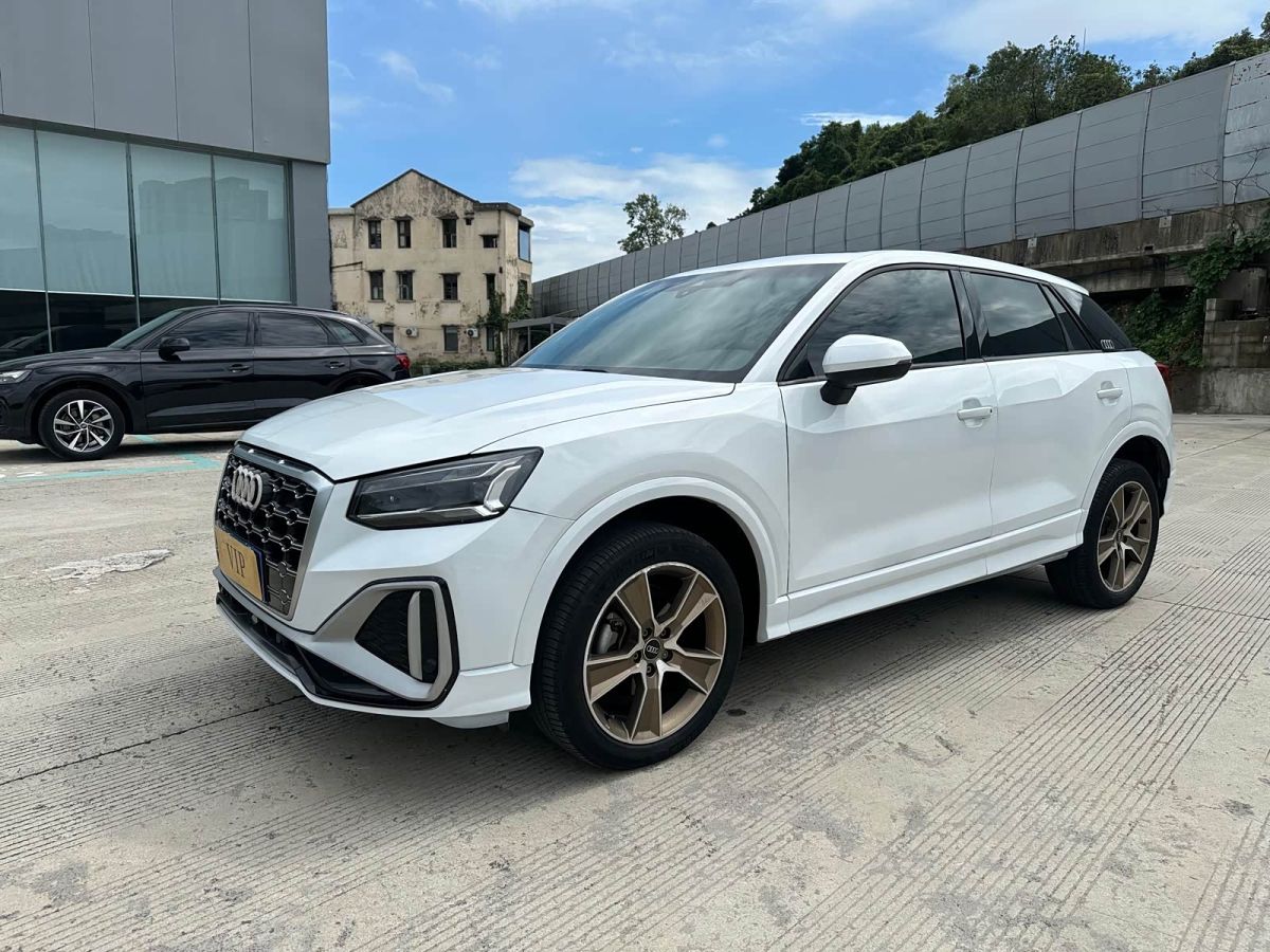Audi 奥迪Q2L, 2023 г., белый, 60 000 км