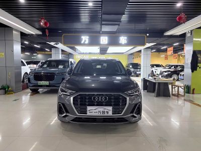 Audi Q3, 2022 г., серебристый / серый, 55 000 км Audi 奥迪Q3, 2022 г., серебристый / серый, 73 600 км