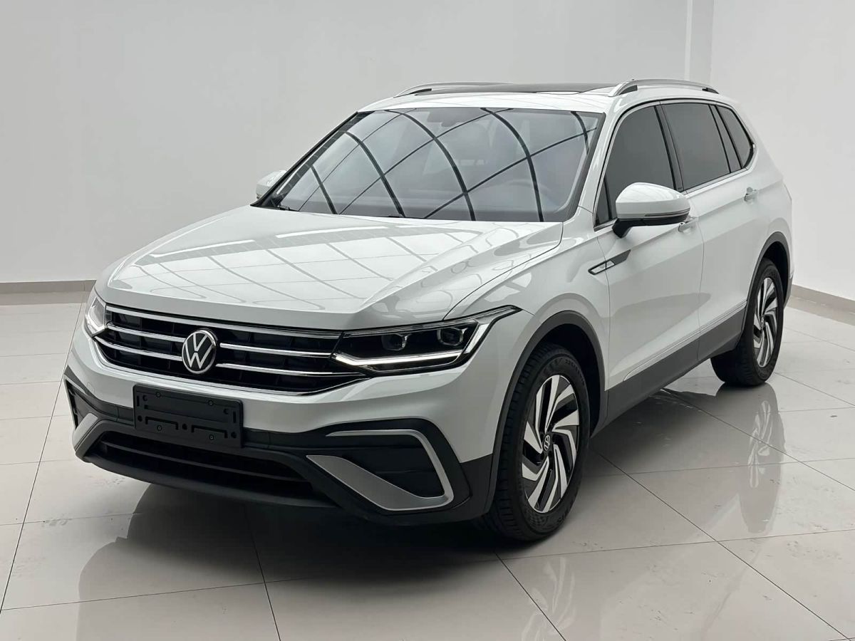 Volkswagen Tiguan L, 2023 г., белый, 23 000 км Volkswagen Tiguan L 2023 280TSI автомат одна ведущая ось ограниченная серия «Чаочуан»