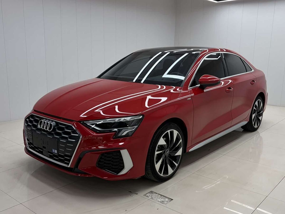 Audi A3, 2022 г., красный / фиолетовый, 41 000 км Audi A3, 2022 г., красный / фиолетовый, 41 000 км