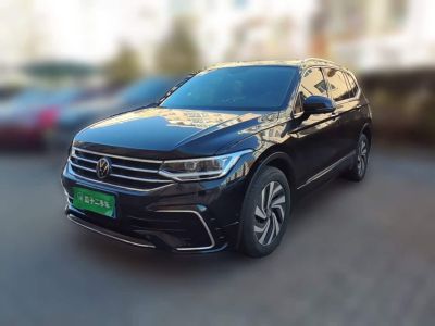 Volkswagen Tiguan L, 2024 г., чёрный, 30 000 км Volkswagen Tiguan L 2024 исполнение «Чучжун» 330TSI автомат одна ведущая ось R-Line Лунъяо версия