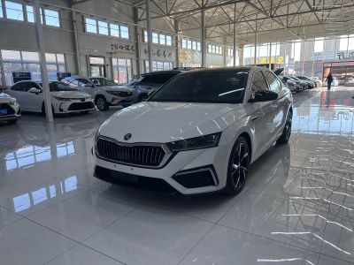 Skoda Octavia, 2023 г., белый, 34 200 км Skoda 明锐, 2023 г., белый, 46 000 км