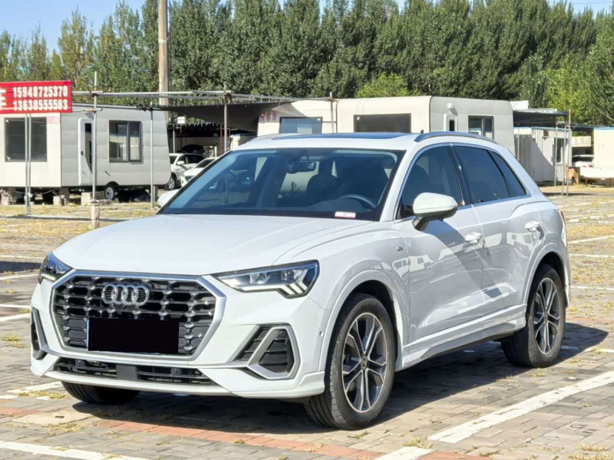 Audi Q3, 2023 г., белый, 38 000 км Audi 奥迪Q3, 2023 г., белый, 38 000 км