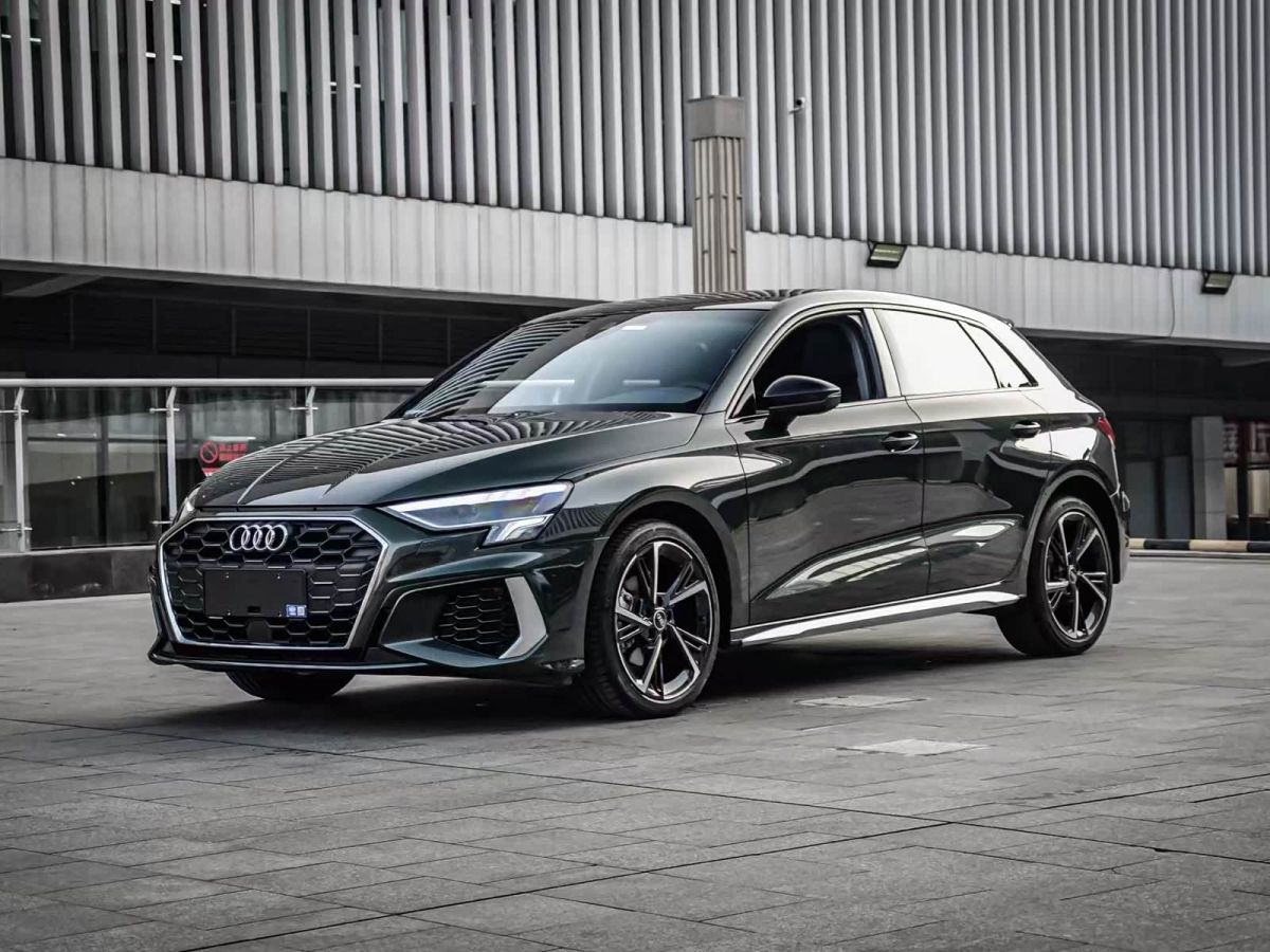 Audi A3, 2024 г., зелёный, 35 000 км Audi A3, 2024 г., зелёный, 35 000 км