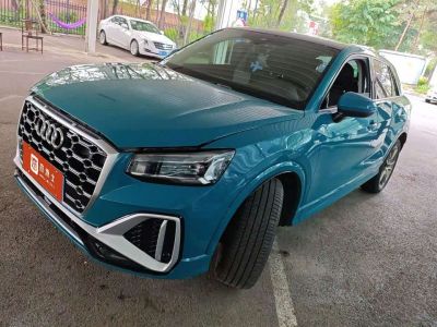 Audi Q2L, 2022 г., серебристый / серый, 65 000 км Audi 奥迪Q2L, 2022 г., синий, 23 000 км