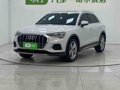 Audi Q3, 2021 г., синий, 43 700 км Audi 奥迪Q3, 2022 г., белый, 17 700 км